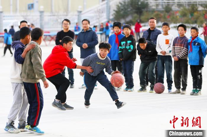 临夏州篮球运动蓬勃发展 成为“中国篮球之乡”