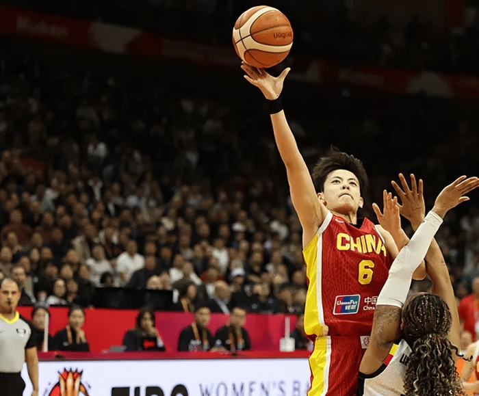 中国女篮世预赛首节险胜捷克 三分命中率成致命