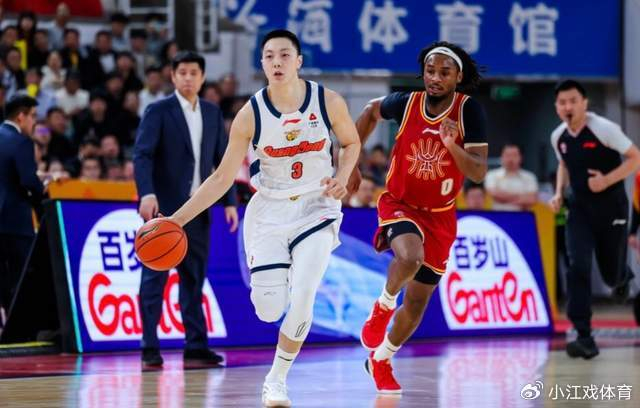 广东男篮大胜新疆22分复仇 胡明轩低迷成最大隐