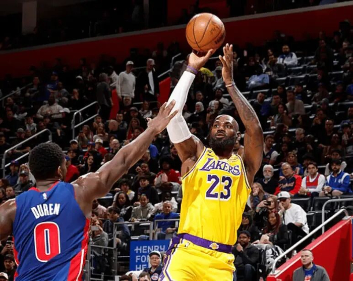 湖人客场不敌活塞 关键时刻胜负率76%居联盟前列