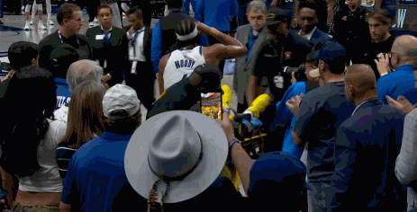 勇士球星穆迪比赛中膝盖重伤引全美关注