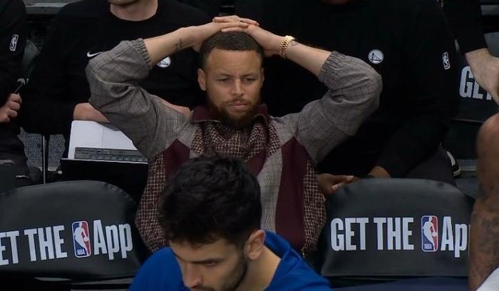 勇士球星穆迪比赛中膝盖重伤引全美关注