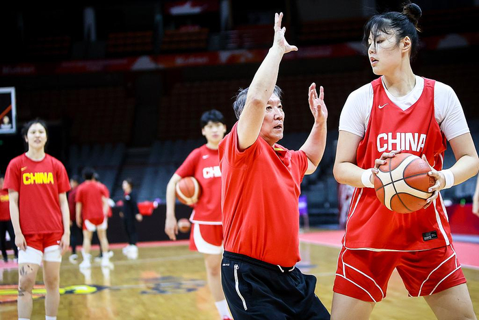 王思雨两战救主！中国女篮险胜捷克晋级世界杯