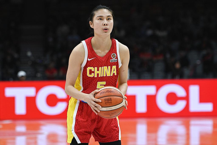 王思雨两战救主！中国女篮险胜捷克晋级世界杯