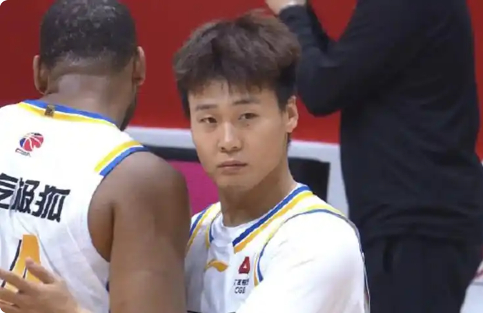 北京客场力克同曦跻身前三赵睿24+6助成关键先生