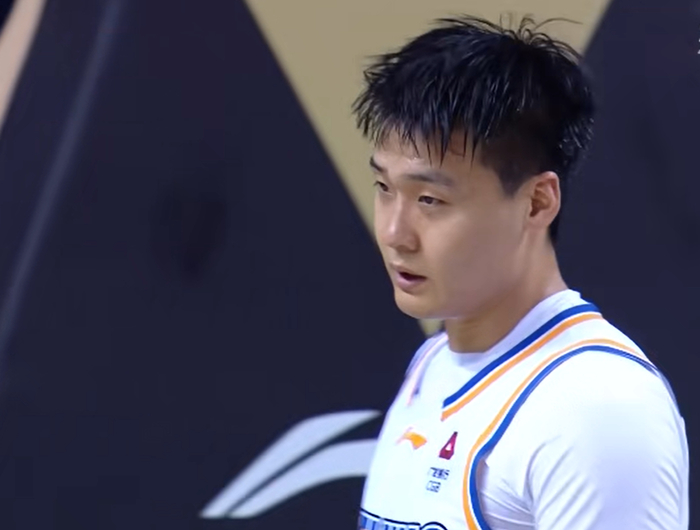 北京客场力克同曦跻身前三赵睿24+6助成关键先生