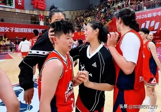 四川女篮首战大胜山西，阵容调整成关键