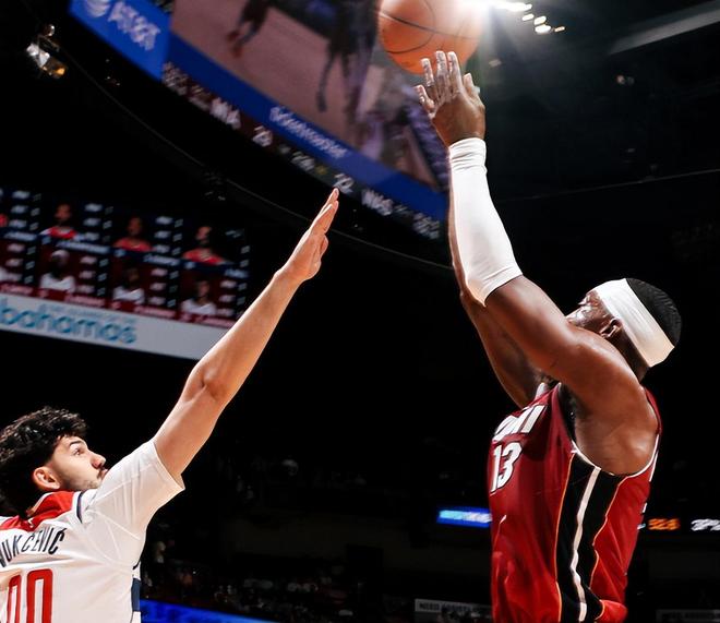 阿德巴约单场83分创历史纪录 超越科比成第二人